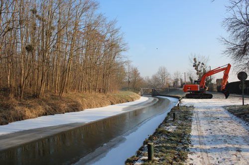 Le canal à Villers-les-Rigault, vu vers l'amont