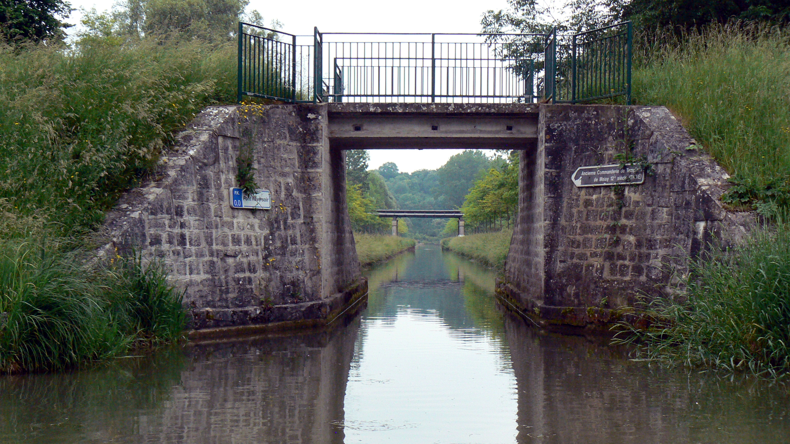 Le débouché du Clignon dans le canal de l'Ourcq. Photo B. GENDRE, 10/06/2013
